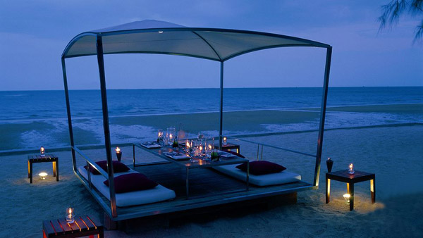 beach-hut-night, καθιστικό παραλίας, καθιστικό στην άμμο