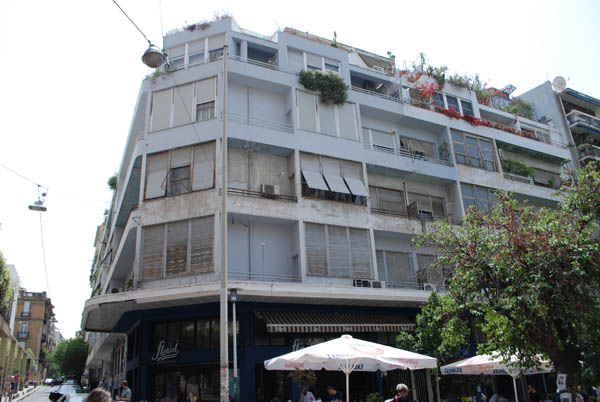 blue block of flats, μπλε πολυκατοικία Εξαρχείων