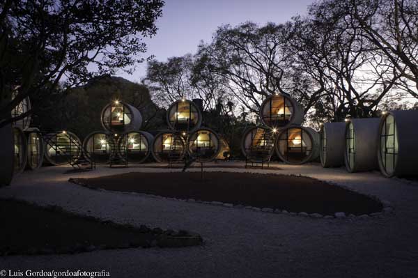 Tubohotel των T3arc στην Tepoztlan, Μεξικό σε φυσικό περιβάλλον