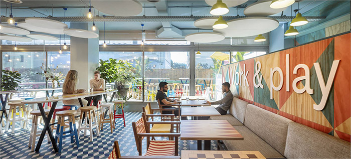 EFFECTIVE COMMUNICATION OFFICES The Dinning room as a playroom