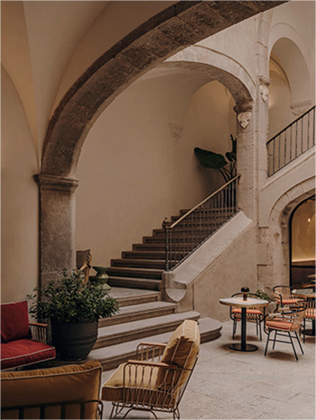 Palau Fugit original staircase of the palace