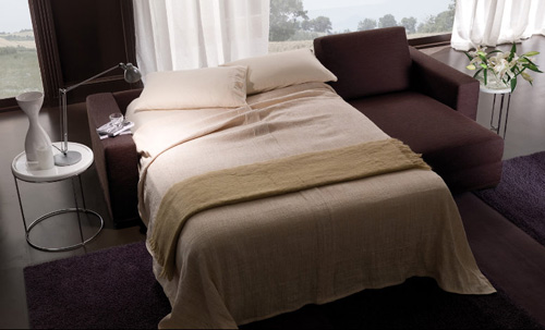 Καναπές που διαμορφώνεται σε κρεβάτι