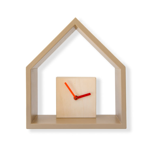 ξύλινο ρολόι, ρολόι σαν σπίτι, ρολόι τοίχου, ρολόγια τοίχου, αντικείμενα από φυσικά υλικά, οικολογικό design, χειροποίητα ρολόγια τοίχου