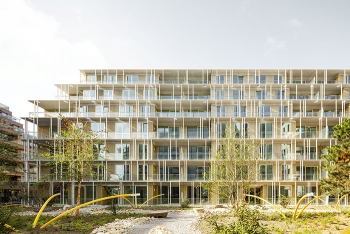 Οι  Orange Architects ολοκληρώνουν  ένα κτίριο κατοικιών στη βόρεια όχθη του ποταμού IJ, απέναντι από τον κεντρικό σταθμό του Άμστερνταμ