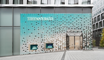 Οι MVRDV σχεδιάζουν πρόσοψη από ιριδίζοντα, χειροποίητα κεραμικά διαμάντια για το κατάστημα της Tiffany &amp; Co. στη Στουτγάρδη