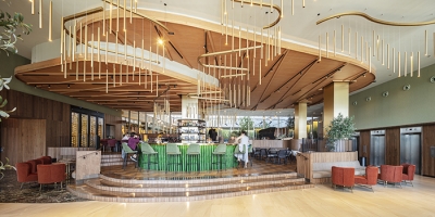 SIMULTANEO: το νέο café του ξενοδοχείου Plaza στη Βαρκελώνη από τους EL EQUIPO CREATIVO