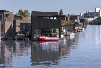 Το πλωτό σπίτι Floating House από τους i29 Architects